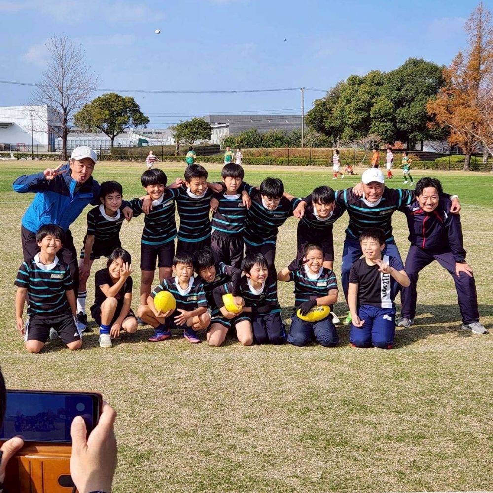 氷川ラグビースクール「若鮎クラブ」の子供たち。子供たちは、技術だけでなく、汗を流す楽しさを味わっている。