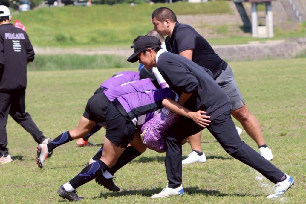 中学生ラガーマンが練習に取り組む様子